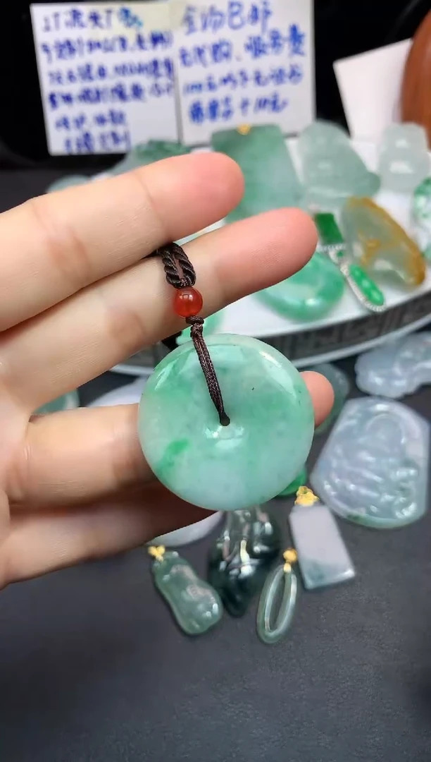 颈饰未镶嵌翡翠吊坠