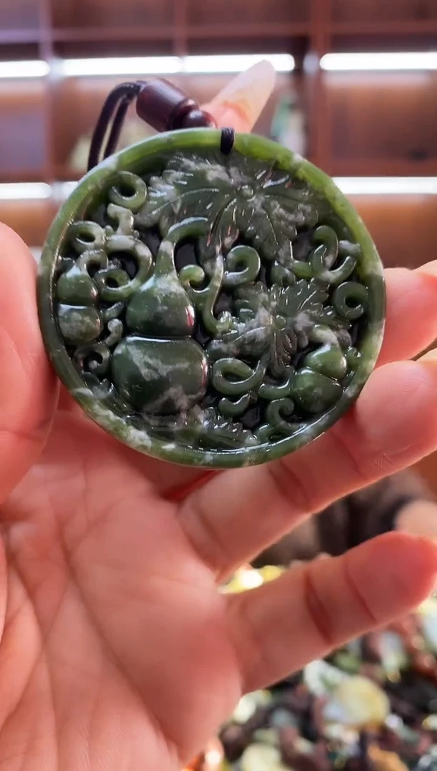 未镶嵌岫玉吊坠