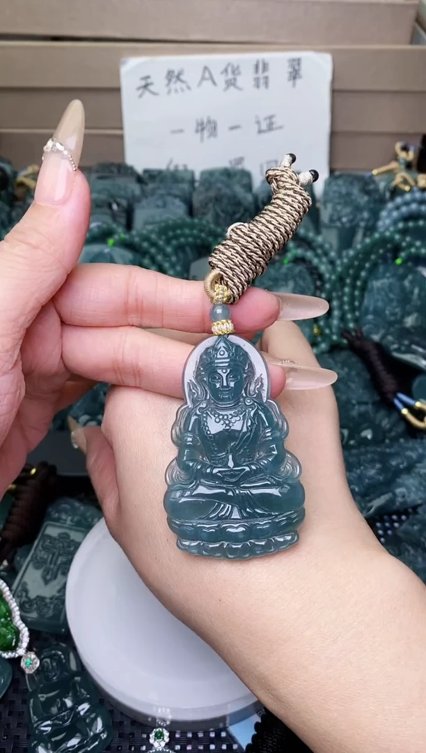 颈饰未镶嵌翡翠