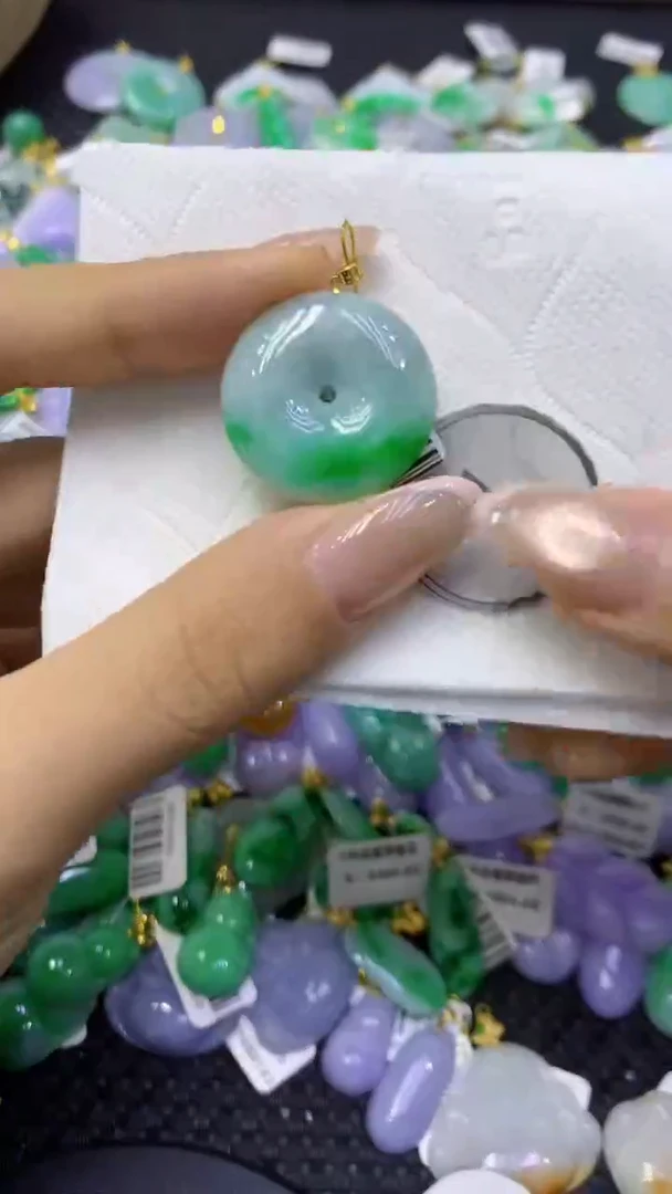 颈饰18K金镶嵌翡翠天然缅甸翡翠A货