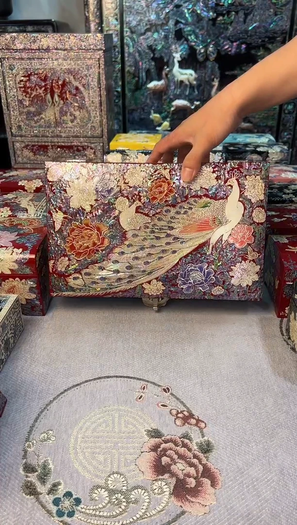 红底全满螺·弘贝雅螺钿漆器文化馆