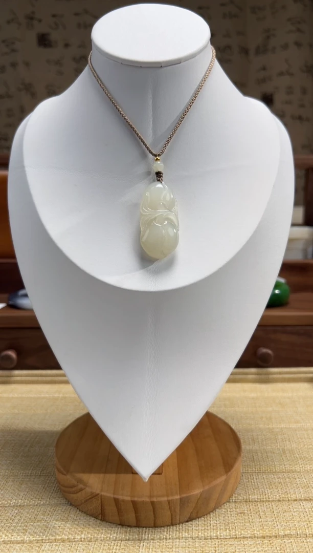 和田玉未镶嵌颈饰43.6x21.8x12