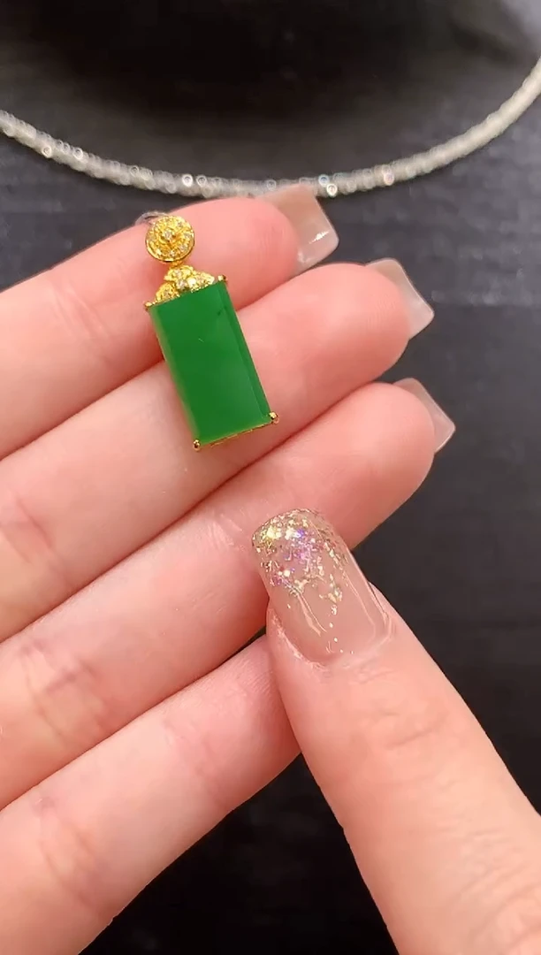 吊坠(不含链)18K金镶嵌翡翠L多样性发其一