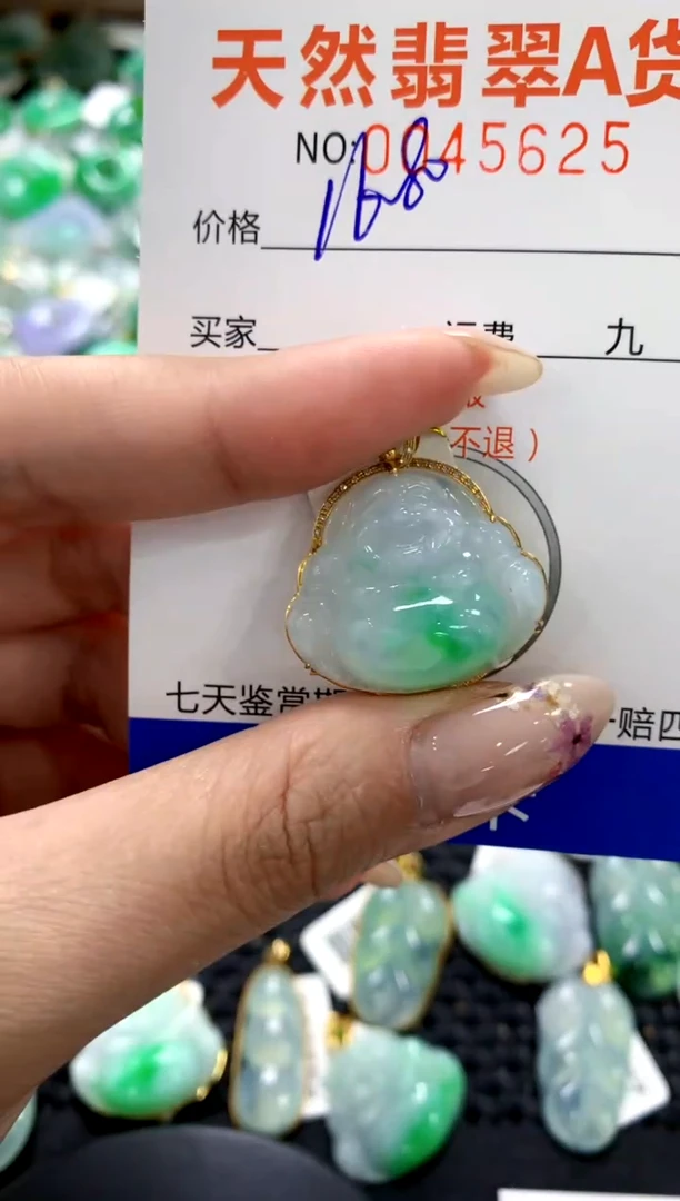翡翠18K金镶嵌颈饰11111111111111111