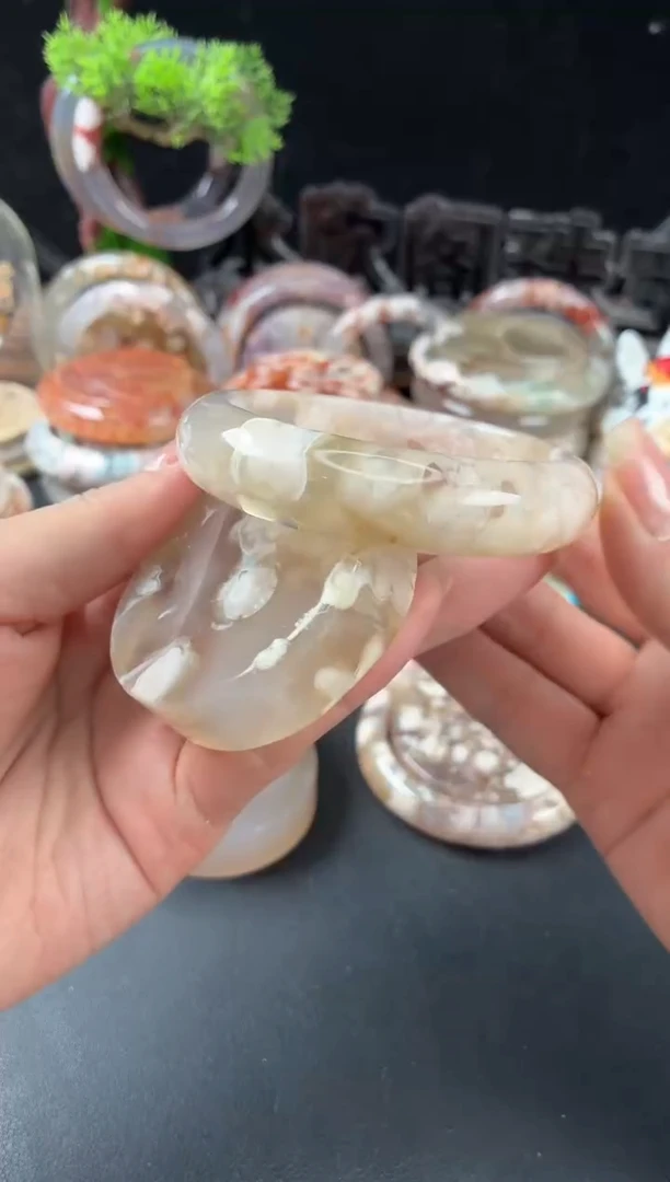 未镶嵌手镯（圆镯）石英质玉55.7