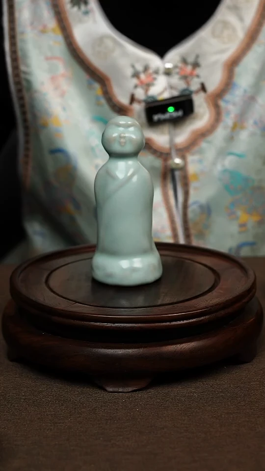 瓷片天青色茶宠小和尚微瑕不带礼盒