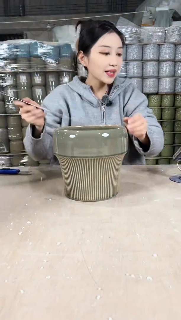 【闪购商品】陶瓷圆口半条纹裂纹绿中号19x19