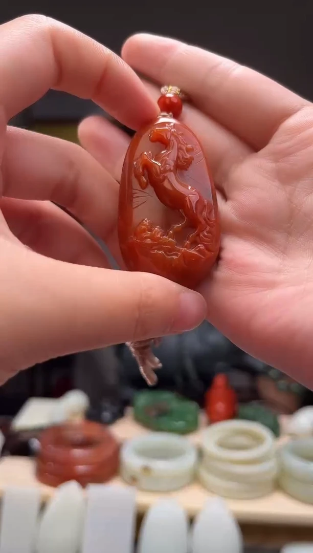 颈饰未镶嵌南红玛瑙吊坠