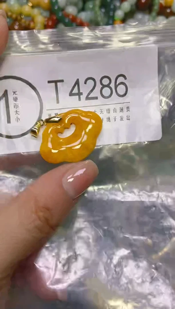 颈饰未镶嵌翡翠/T/翡翠A货，一件也是批发价