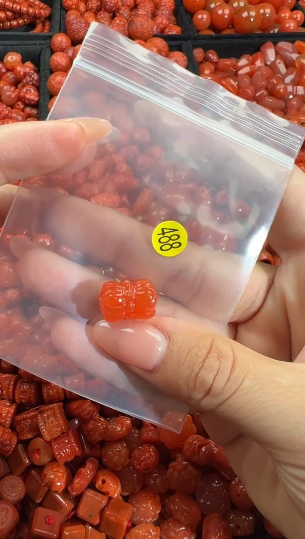 南红玛瑙未镶嵌颈饰1