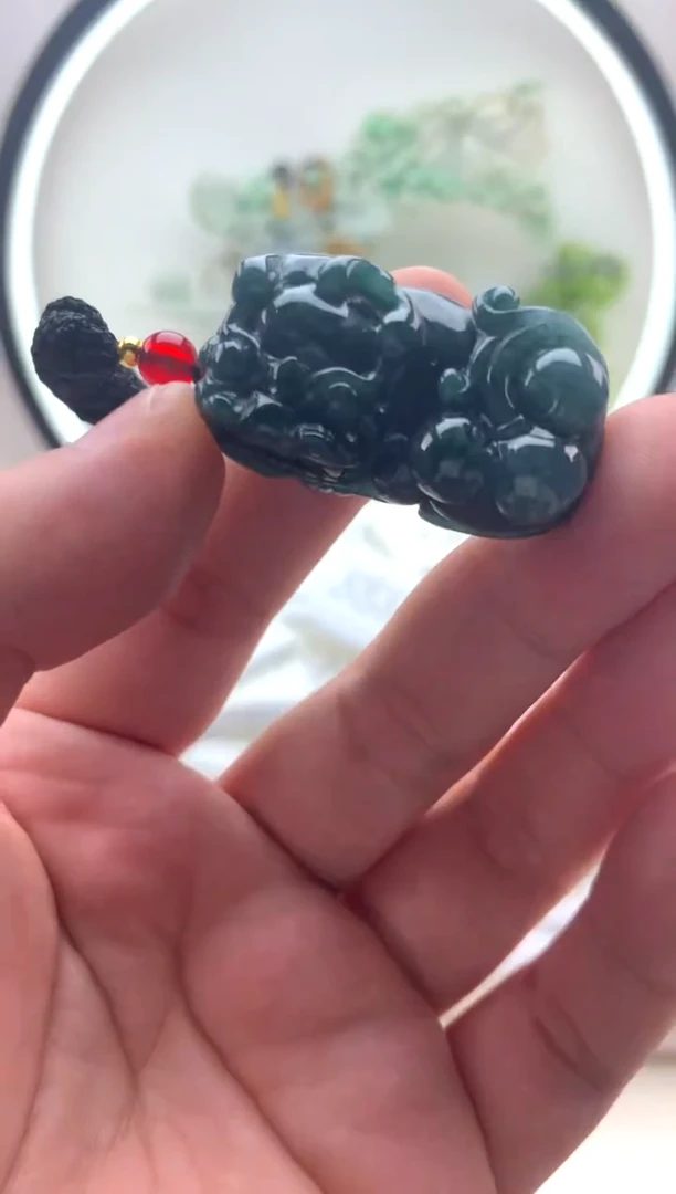 颈饰未镶嵌翡翠貔貅有瑕疵