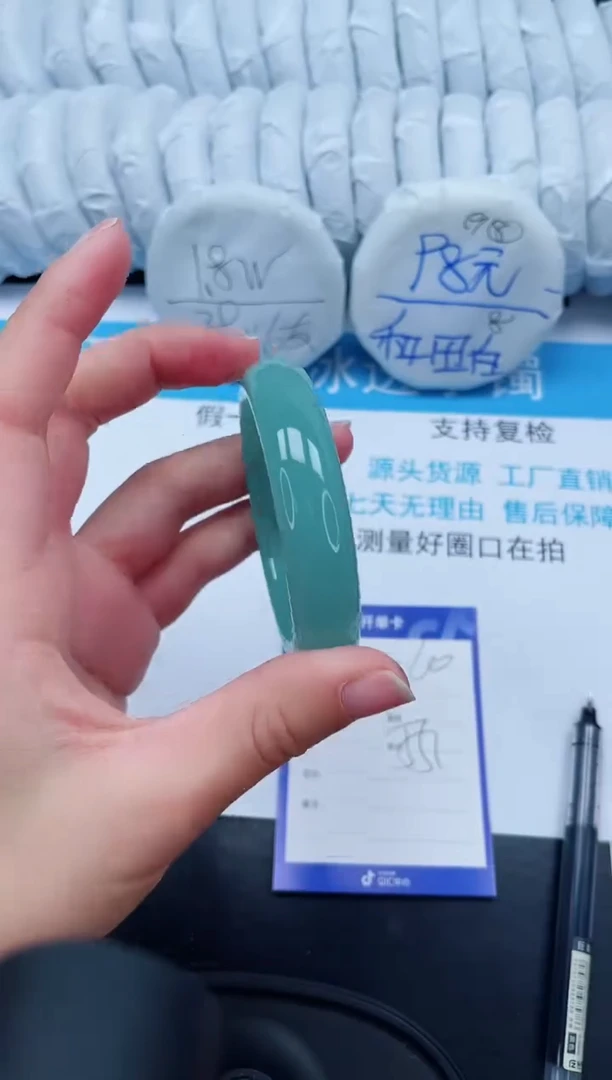 【闪购商品】石英质玉手镯未镶嵌60-55