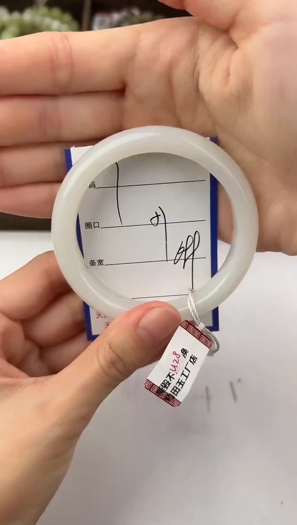 未镶嵌手镯和田玉7颜色微差无瑕疵