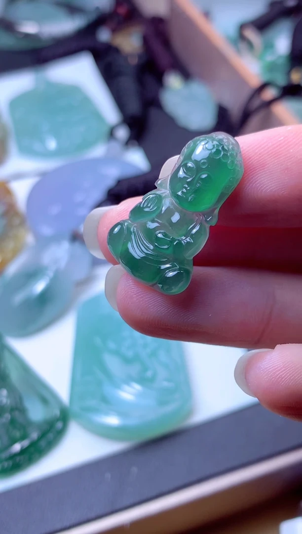 颈饰未镶嵌翡翠天然A货翡翠 天然A货翡翠天然翡翠多样性发货 发一