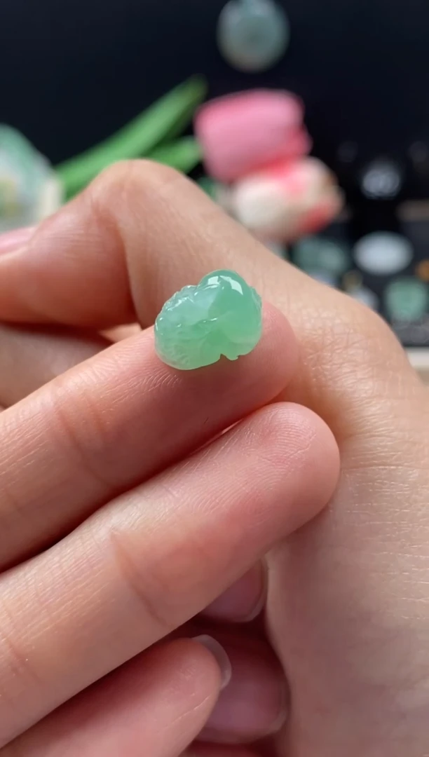 【闪购商品】翡翠颈饰未镶嵌翡翠冰绿裸石