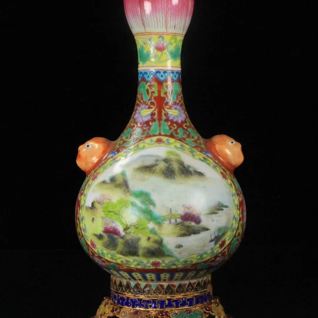 当代制珐琅彩缠枝开窗人物兽耳瓶