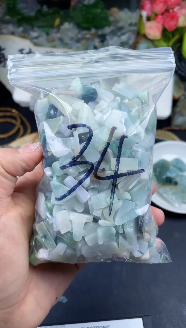 【闪购商品】翡翠颈饰未镶嵌天然翡翠边角迷你号500克34