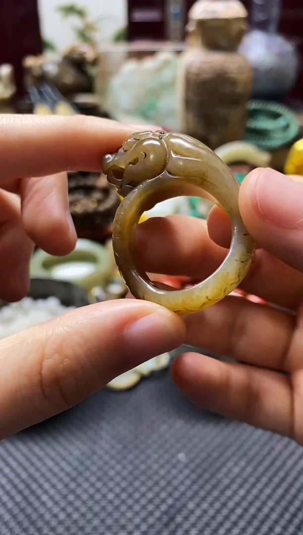 未镶嵌戒指和田玉戒指