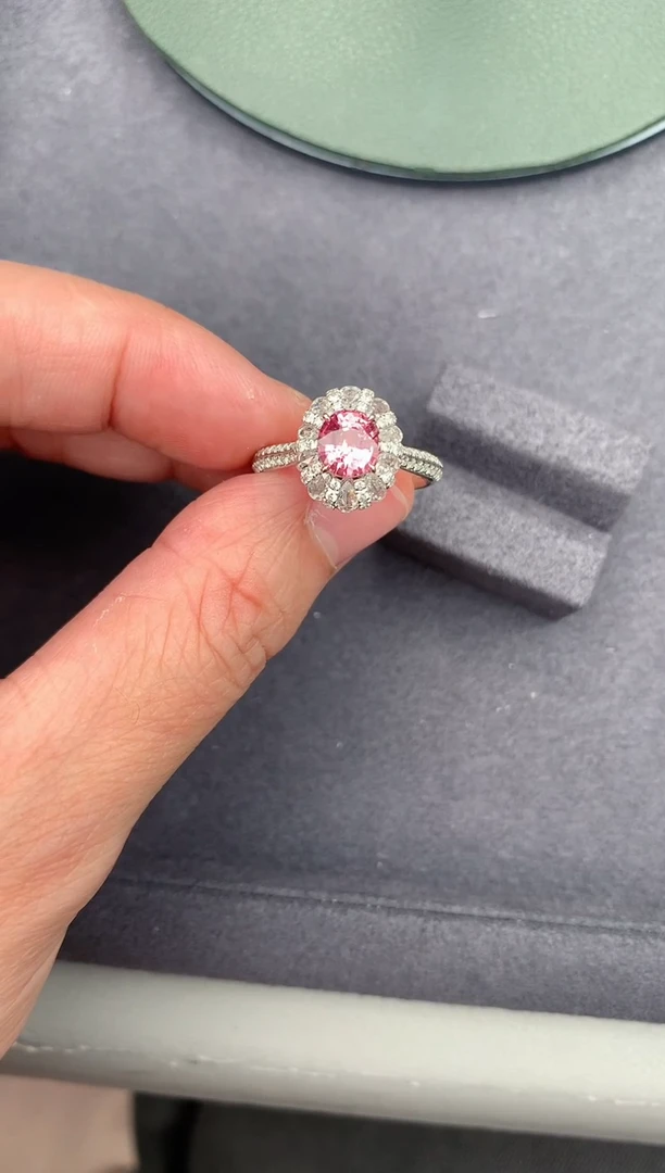 【闪购商品】彩色蓝宝石戒指18K金镶嵌1.1ct帕帕拉恰戒指