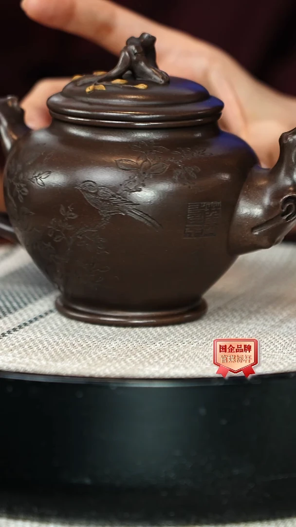 茶壶紫砂朱持平/玉兰报春