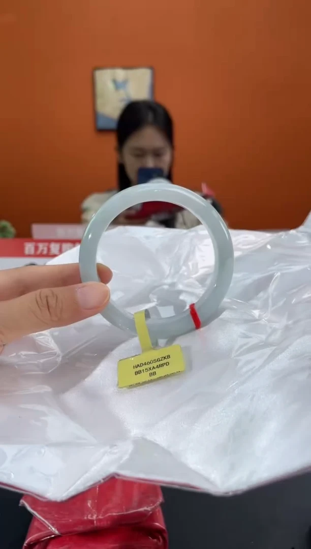 未镶嵌手镯翡翠是****️9    56-58