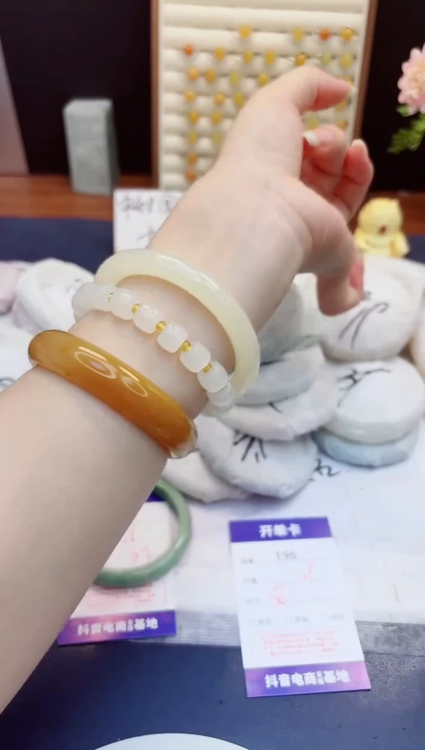 未镶嵌手镯石英质玉196-美人条晴水-圈口56
