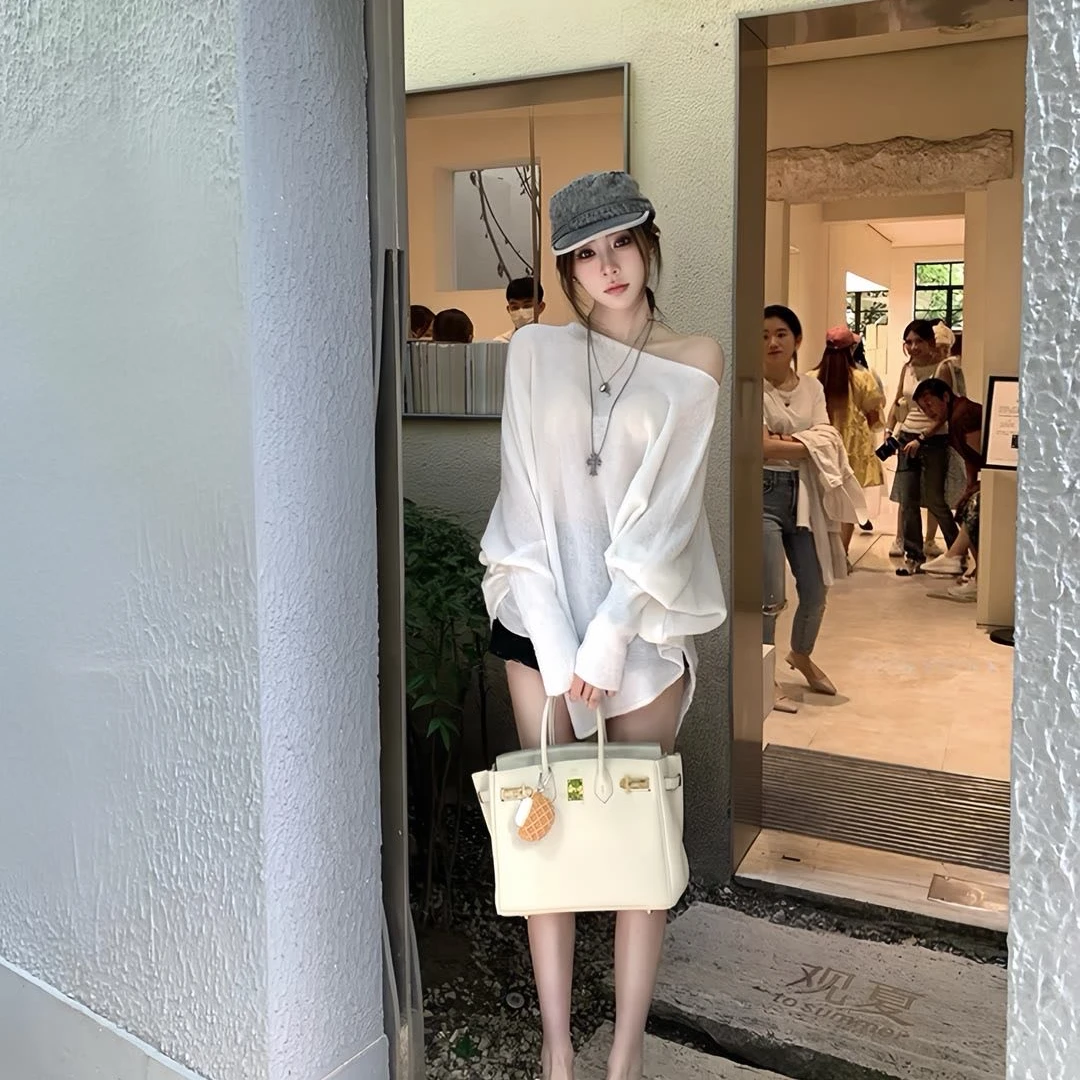 2025新款早秋季蝙蝠袖斜肩针织毛衣上衣女设计感显瘦百搭宽松气质