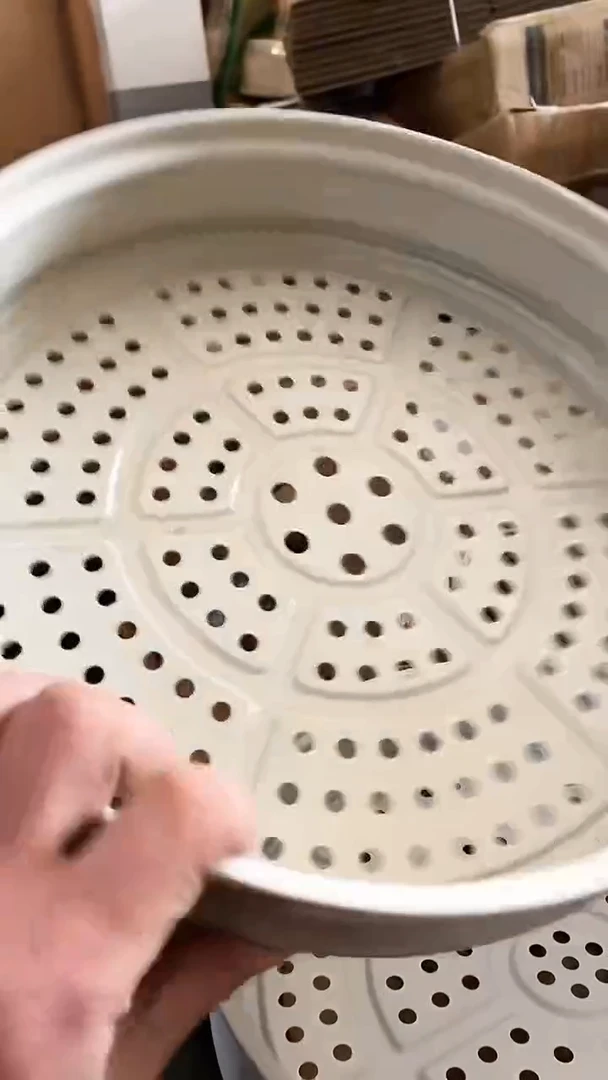 1瑕疵蒸笼 有磕碰
