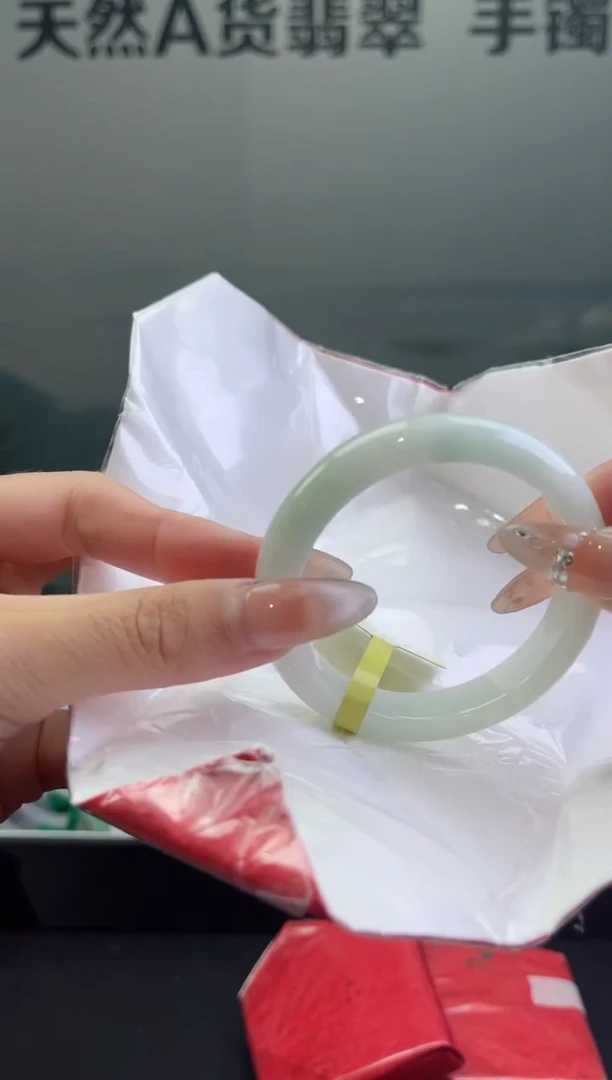 翡翠手镯未镶嵌翡翠手镯