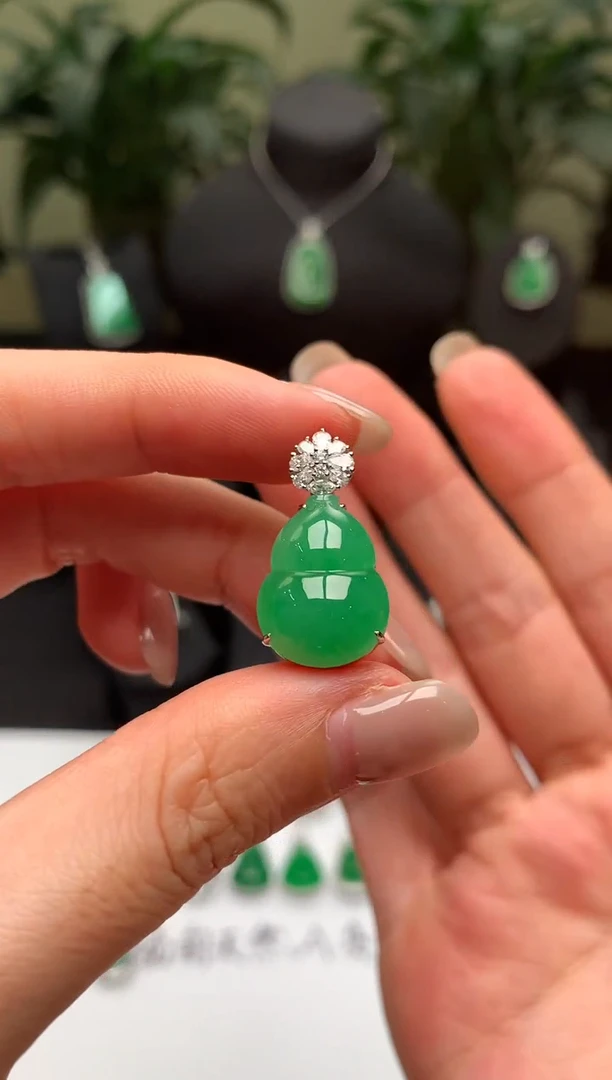 翡翠18K金镶嵌吊坠(不含链)葫芦