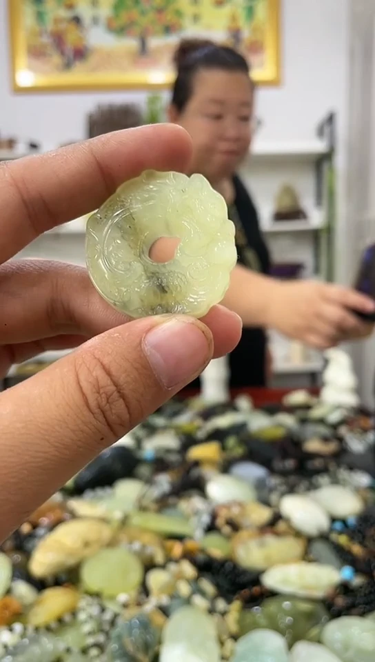 岫玉未镶嵌挂件