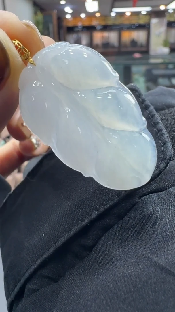 颈饰18K金镶嵌翡翠树叶