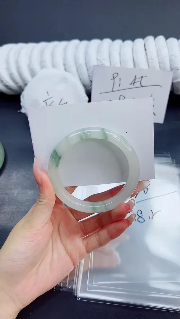 未镶嵌手镯石英质玉120/58.2