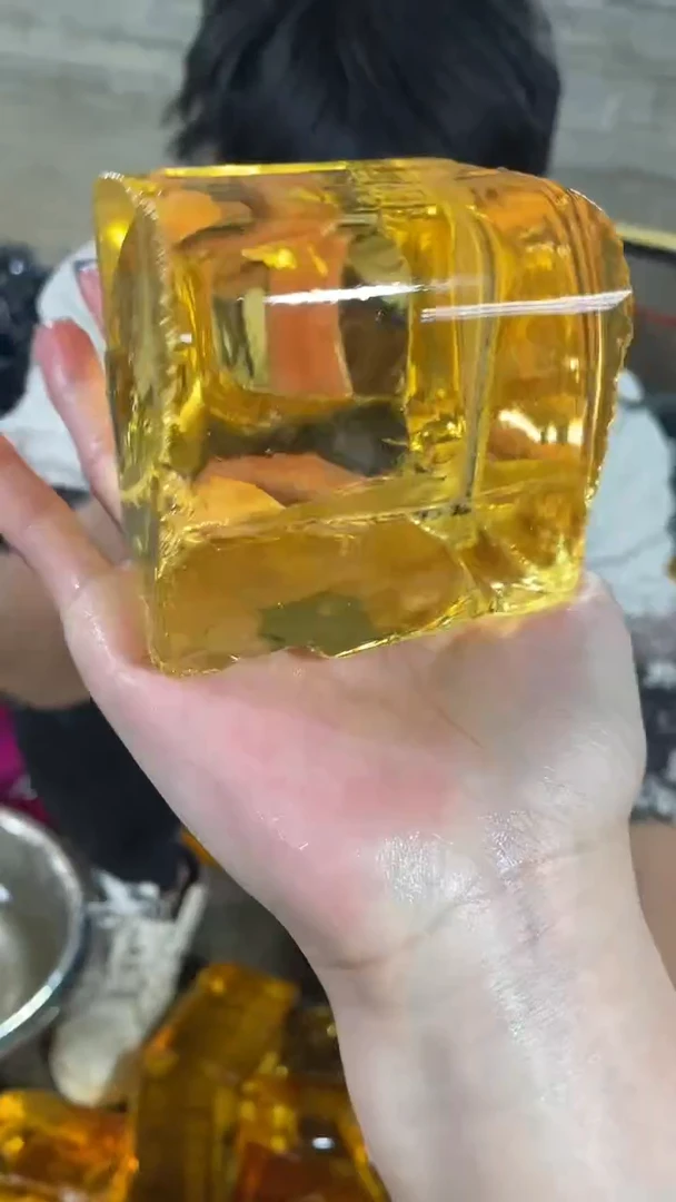 新疆托帕石原石摆件