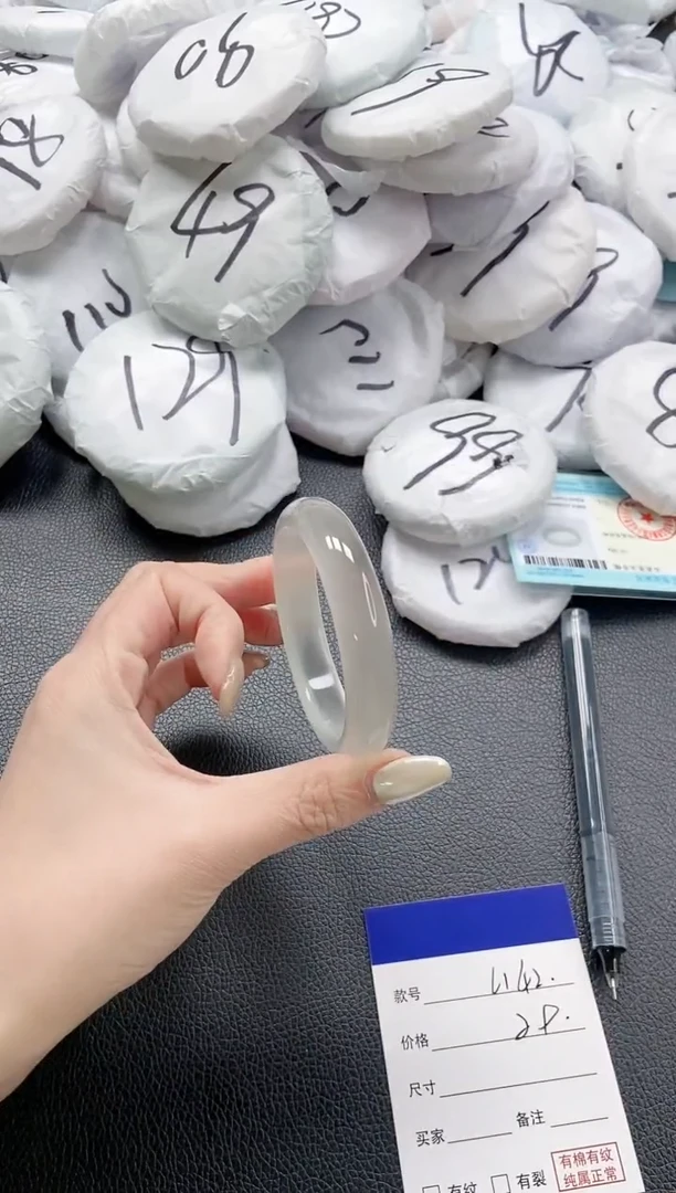 【闪购商品】石英质玉手镯未镶嵌 6L142-52