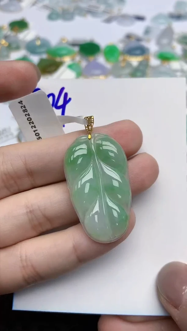 【闪购商品】翡翠颈饰18K金镶嵌天然翡翠A货