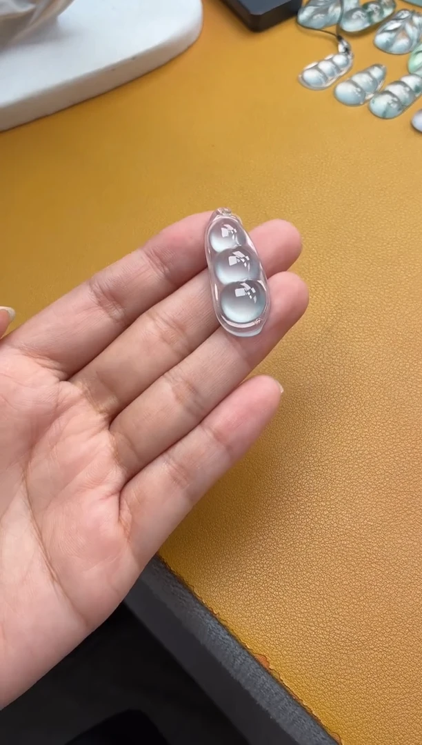 吊坠(不含链)未镶嵌翡翠29 豆子 34.4 14.1 5.6