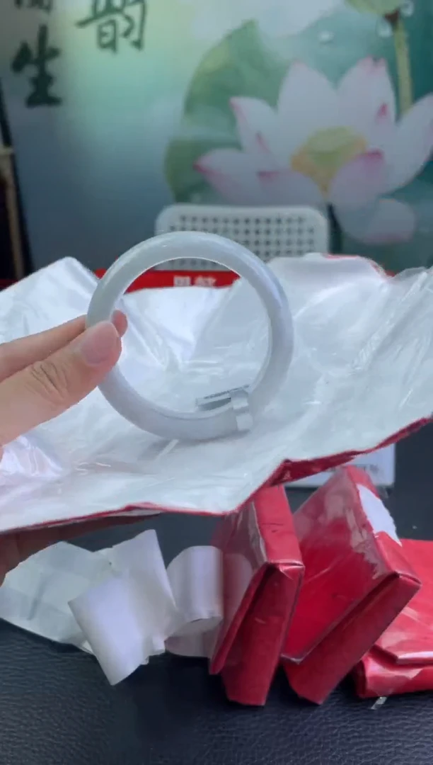 翡翠手镯未镶嵌4翡翠手镯（微瑕）