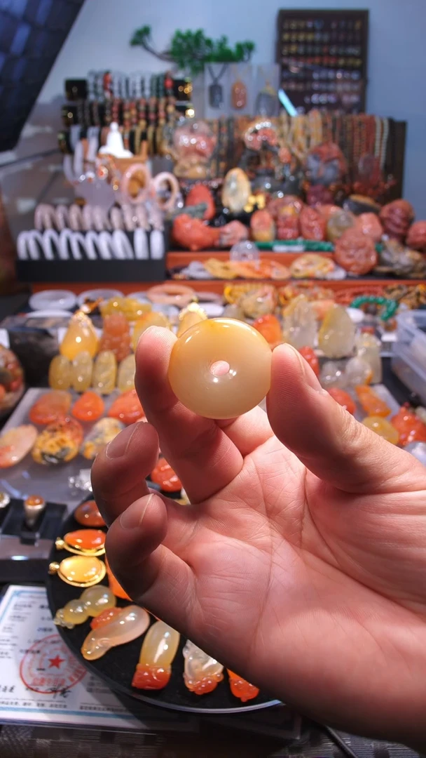 石英岩玉未镶嵌吊坠(不含链)平安扣