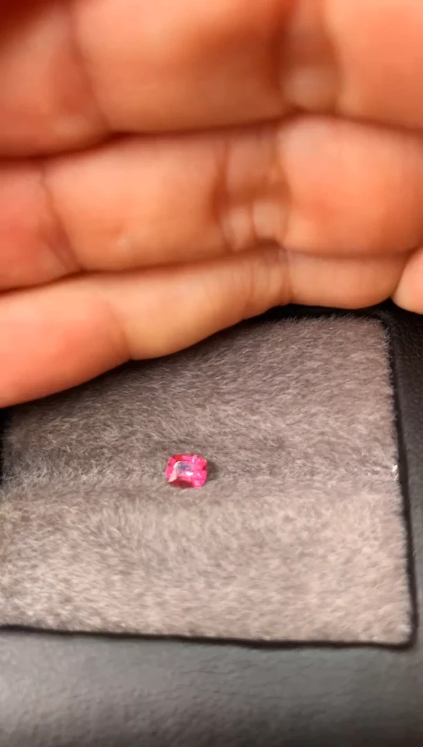 未镶嵌裸石定制尖晶石枕型 玫瑰色调 0.32ct