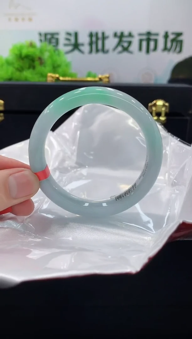 翡翠手镯未镶嵌手镯