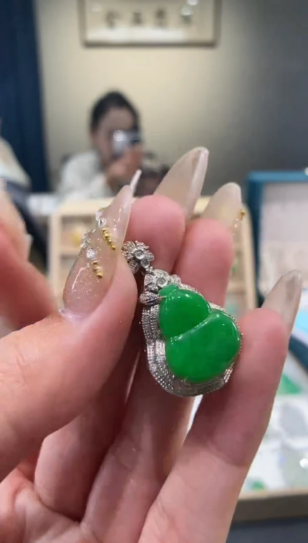 【闪购商品】翡翠吊坠(不含链)18K金镶嵌葫芦