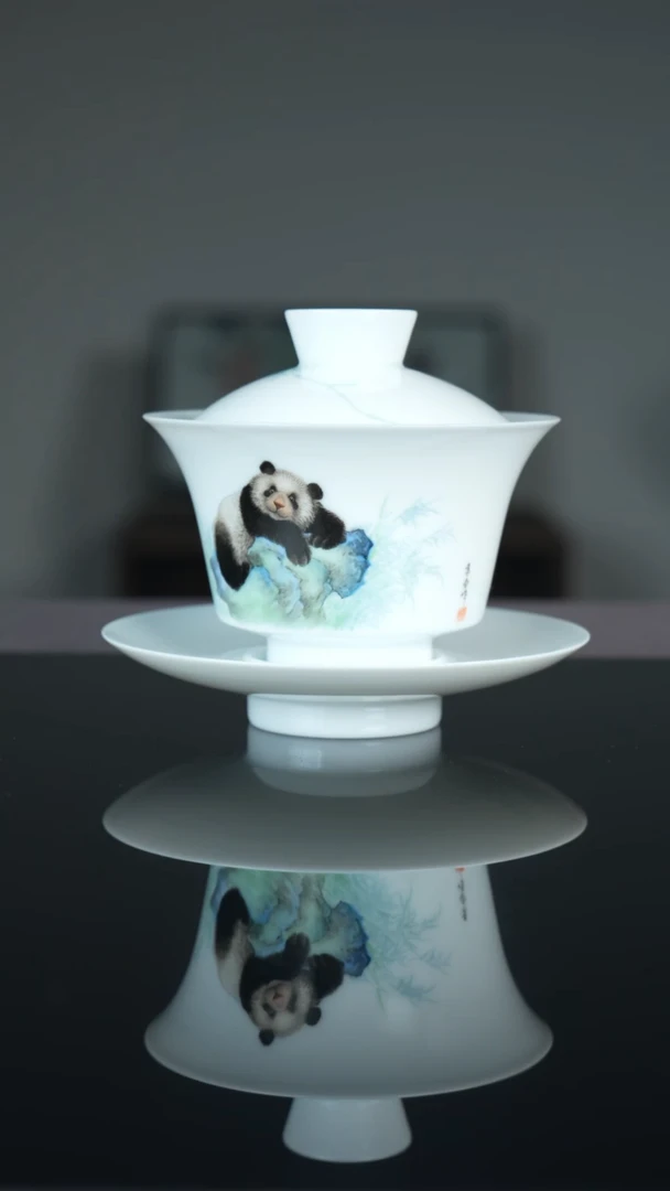 瓷片《熊猫》三才盖碗