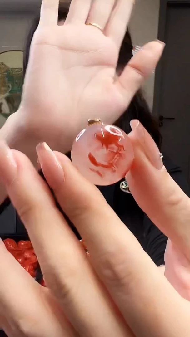 18K金镶嵌吊坠南红玛瑙/冰飘圆牌