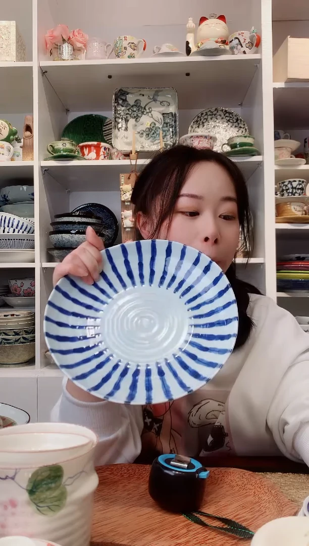 陶瓷浓十草三角80盘22.5cm