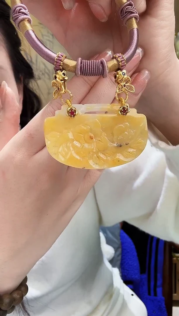 颈饰未镶嵌翡翠吊坠