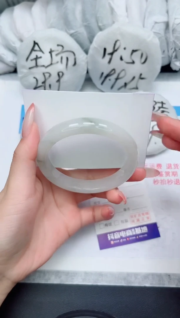 【闪购商品】石英质玉手镯未镶嵌199