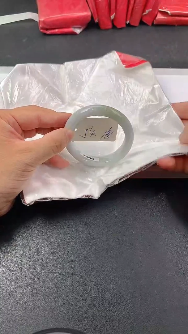 翡翠手镯未镶嵌70