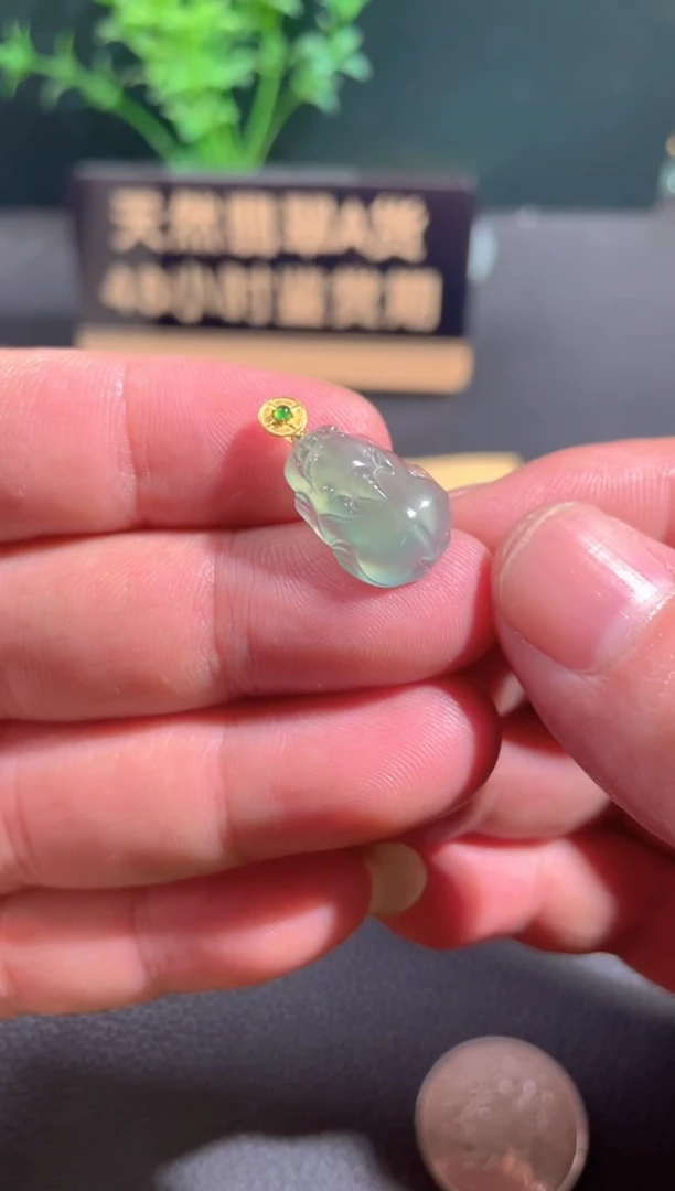 翡翠18K金镶嵌颈饰翡翠