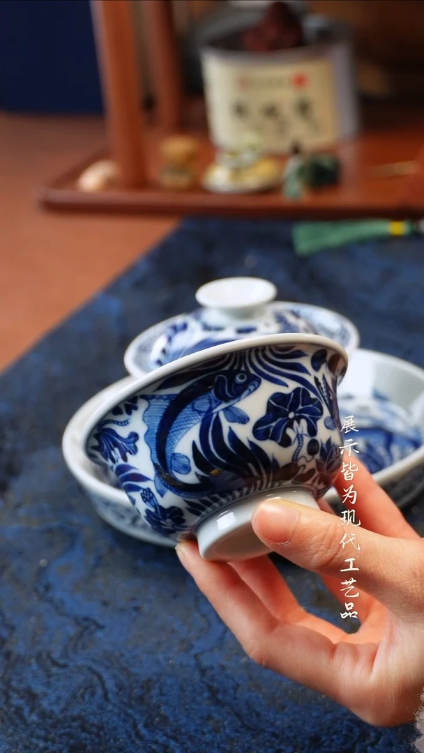 景德镇鱼藻元青花压手